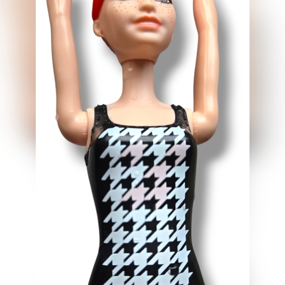 Barbie Colour Reveal Swimsuit Doll - Picture 8 of 8